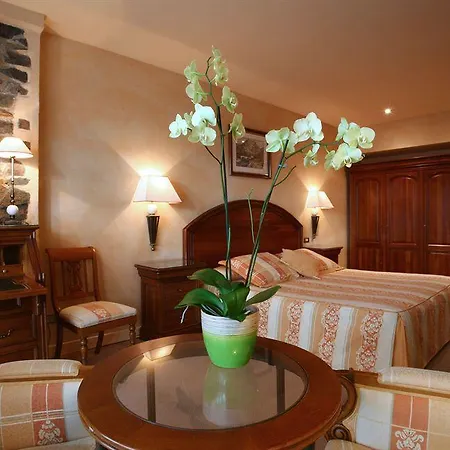 El Castell De Ciutat - Relais & Chateaux Hotel La Seu d'Urgell