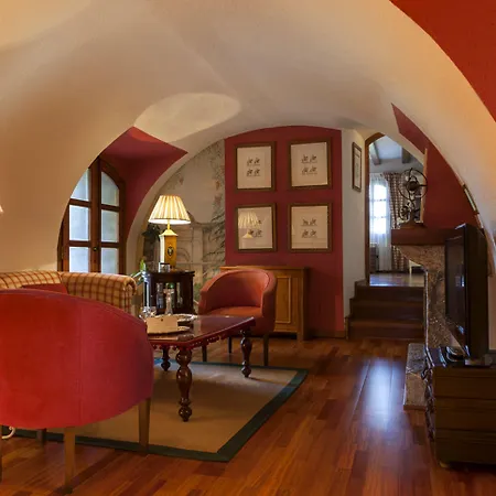 El Castell De Ciutat - Relais & Chateaux Hotel