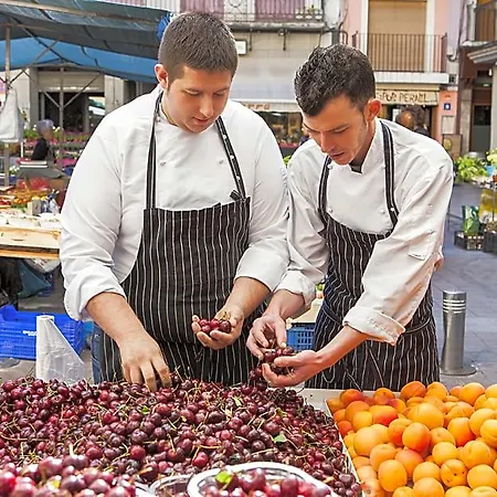 فندق El Castell De Ciutat - Relais & Chateaux لا سو دي أورغل